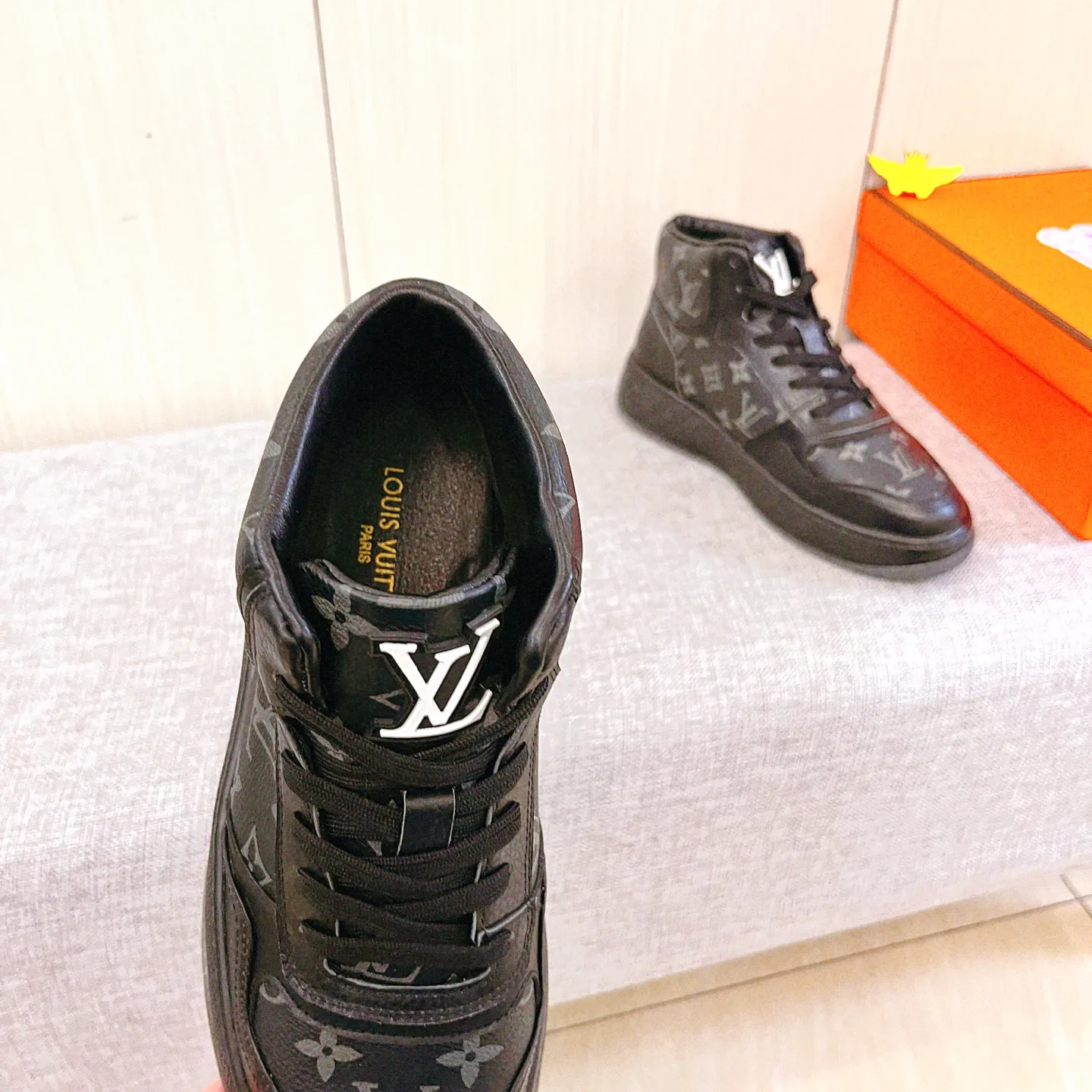 Men's shoes💰 460💰[LV]🔥Louis Vuitton, high-end men's shoes brand, official website 1:1 latest masterpiece: the upper is made of Italian imported first-layer cowhide with a comfortable and breathable lining➕original non-slip and wear-resistant outsole🔥, making walking more convenient and comfortable! An exclusive new model, a stunning work, a beautiful 1:1 replica [color] compared to the official quality! Create a fashionable personality to set off your uniqueness! A must-have for trendy men! Classic 🔥Size: 38-44 Color: 🔥 2⃣️colors available🔥